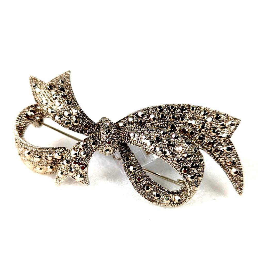 Vintage Silver Tone Pavé Rhinestone Bow Brooch Pin 80,s EUC